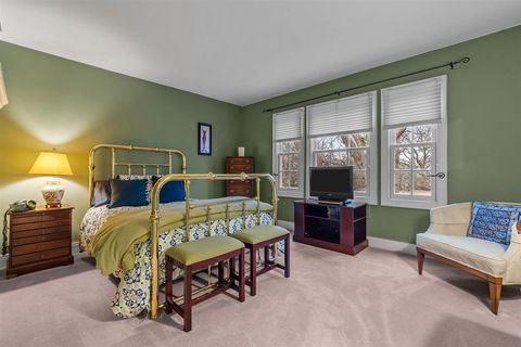 Tiny photo for 852 Gloucester Xing Xing, Lake Forest, IL 60045 (MLS # 12607015)