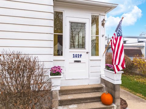 Tiny photo for 1014 N Mill Street, Pontiac, IL 61764 (MLS # 12516669)