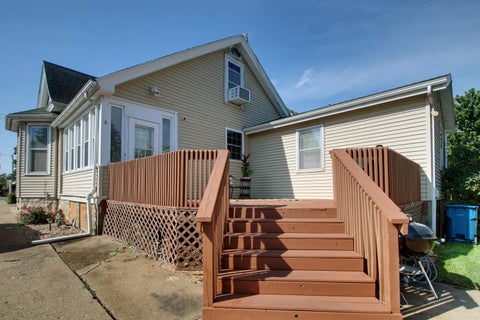 Tiny photo for 1803 Jefferson Street, Quincy, IL 62301 (MLS # 100539110)