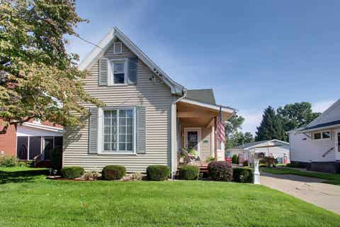 Tiny photo for 1803 Jefferson Street, Quincy, IL 62301 (MLS # 100539110)