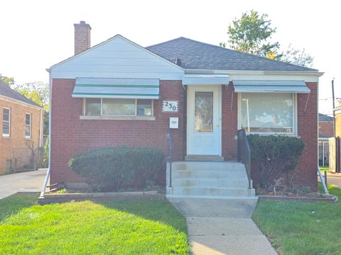 Tiny photo for 230 Bellwood Avenue, Bellwood, IL 60104 (MLS # 12778900)