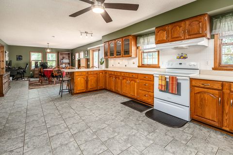 Tiny photo for 18199 Pittsburg Road, Marion, IL 62959 (MLS # 12613281)