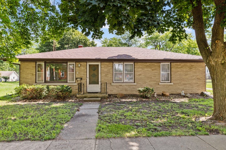 Photo 1 of 21 — 104 S Maple Street, Reddick, IL 60961