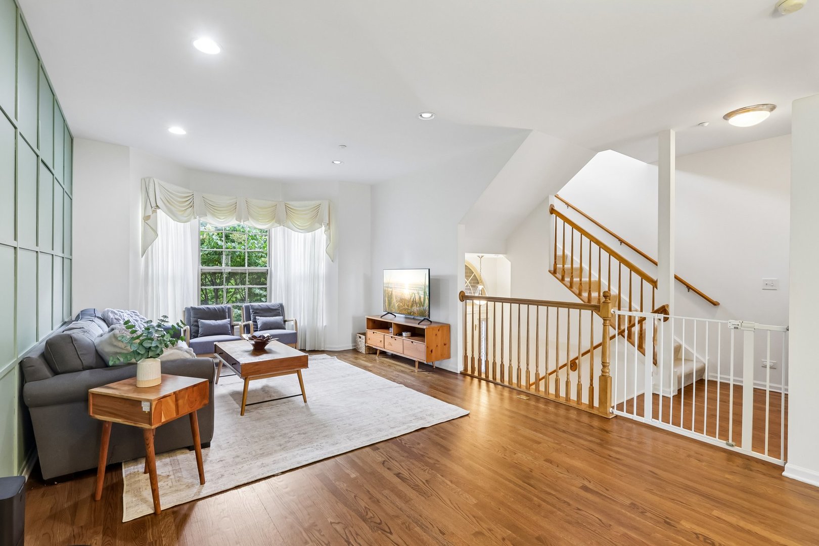 654 Astor Lane