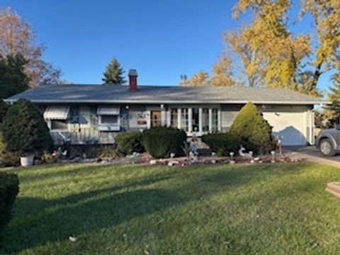 Photo of 71 227th Place E, Steger, IL 60475 (MLS # 12527379)