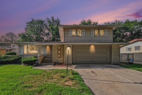 Photo of 906 N Rainbow Drive, Glenwood, IL 60425 (MLS # 12749632)