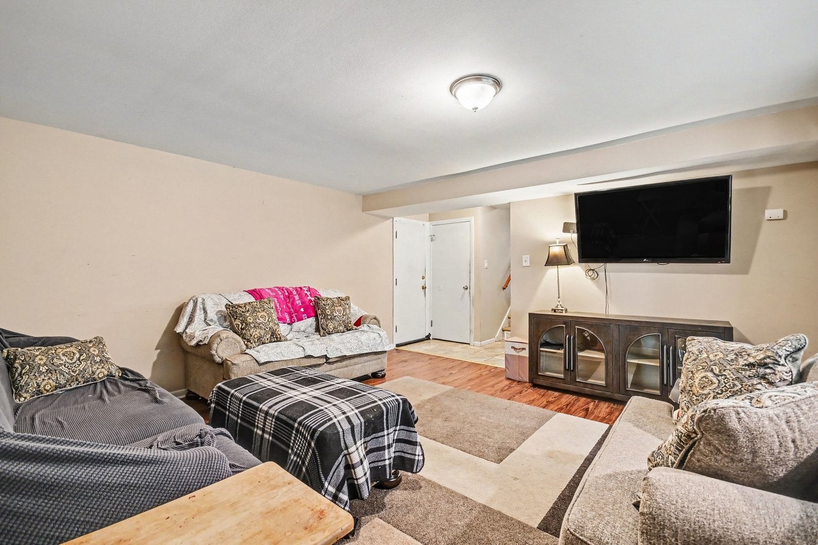 906 N Rainbow Drive