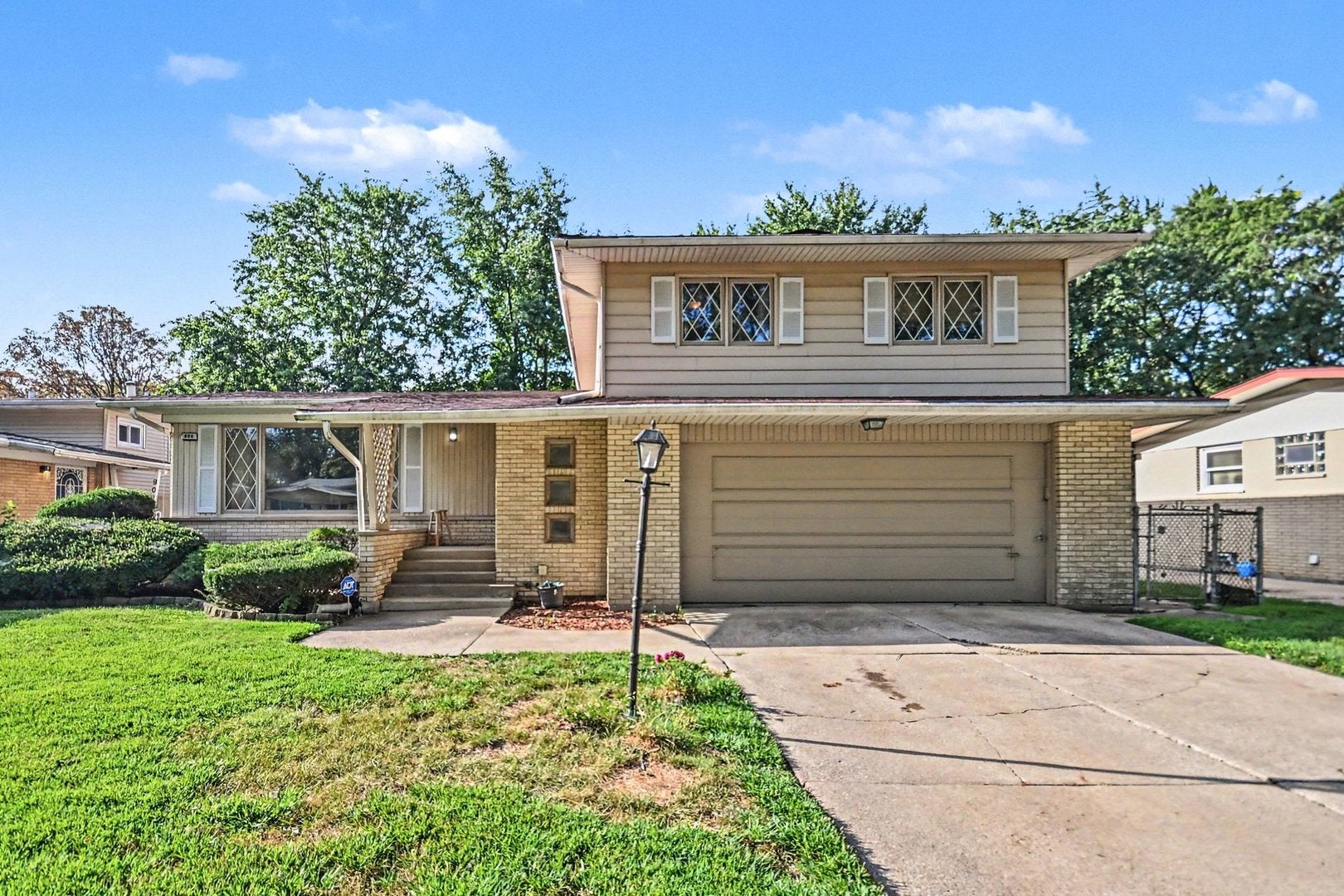 906 N Rainbow Drive