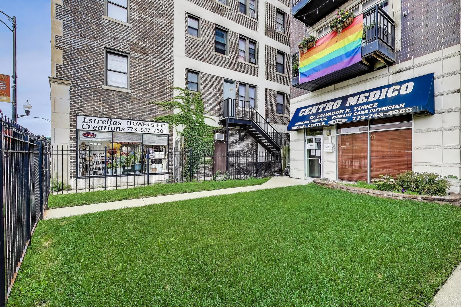 6745 N Clark Street 4S