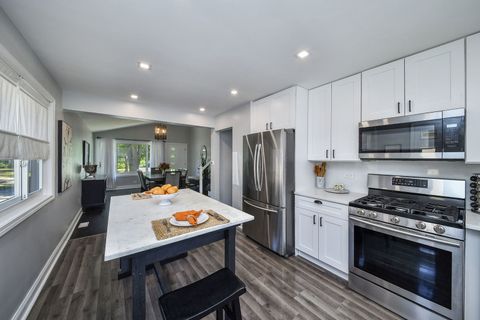Tiny photo for 252 N Lombard Avenue, Lombard, IL 60148 (MLS # 12474616)