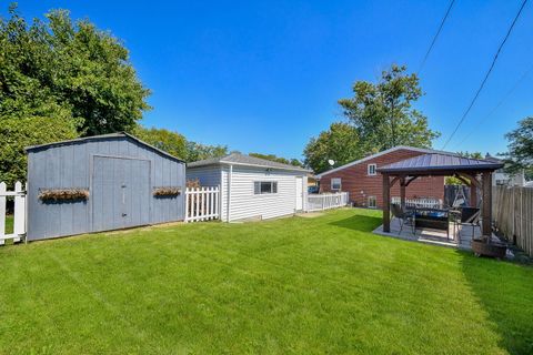 Tiny photo for 252 N Lombard Avenue, Lombard, IL 60148 (MLS # 12474616)