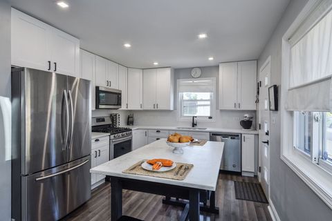 Tiny photo for 252 N Lombard Avenue, Lombard, IL 60148 (MLS # 12474616)
