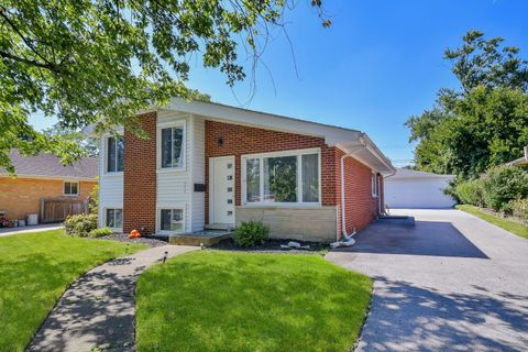 Photo of 252 N Lombard Avenue, Lombard, IL 60148 (MLS # 12474616)
