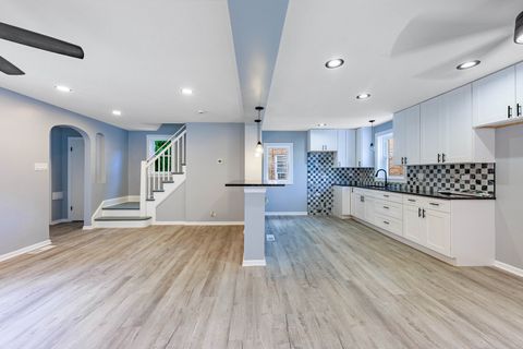 Tiny photo for 9252 S Sacramento Avenue, Evergreen Park, IL 60805 (MLS # 12494898)