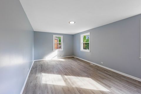 Tiny photo for 9252 S Sacramento Avenue, Evergreen Park, IL 60805 (MLS # 12494898)