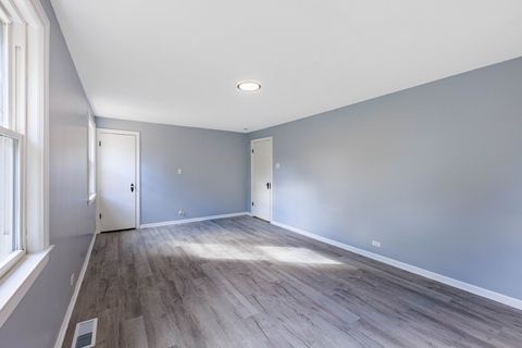 Tiny photo for 9252 S Sacramento Avenue, Evergreen Park, IL 60805 (MLS # 12494898)