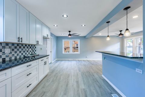 Tiny photo for 9252 S Sacramento Avenue, Evergreen Park, IL 60805 (MLS # 12494898)