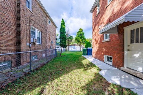 Tiny photo for 9252 S Sacramento Avenue, Evergreen Park, IL 60805 (MLS # 12494898)