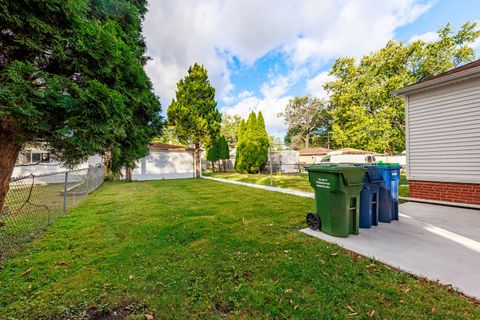 Tiny photo for 9252 S Sacramento Avenue, Evergreen Park, IL 60805 (MLS # 12494898)