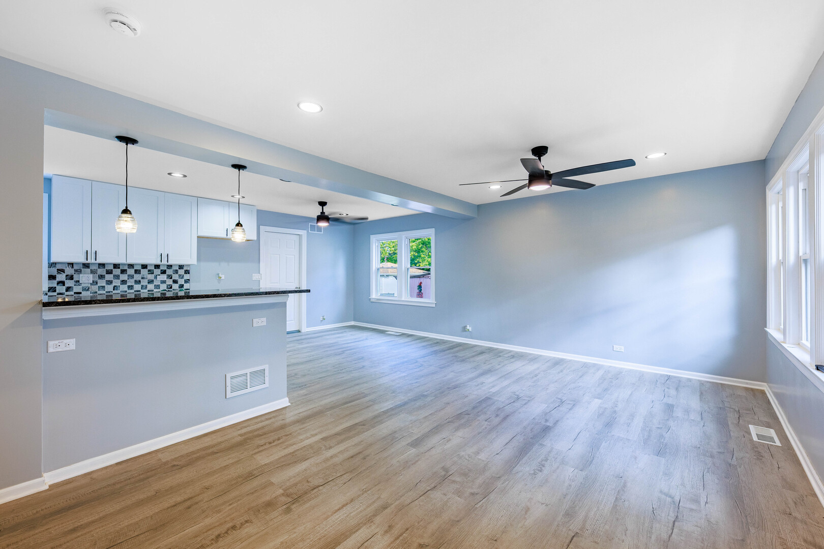 9252 S Sacramento Avenue