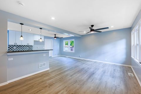 Tiny photo for 9252 S Sacramento Avenue, Evergreen Park, IL 60805 (MLS # 12494898)