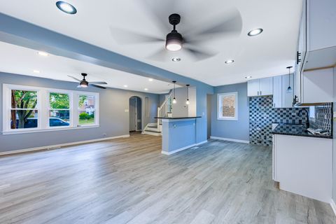 Tiny photo for 9252 S Sacramento Avenue, Evergreen Park, IL 60805 (MLS # 12494898)