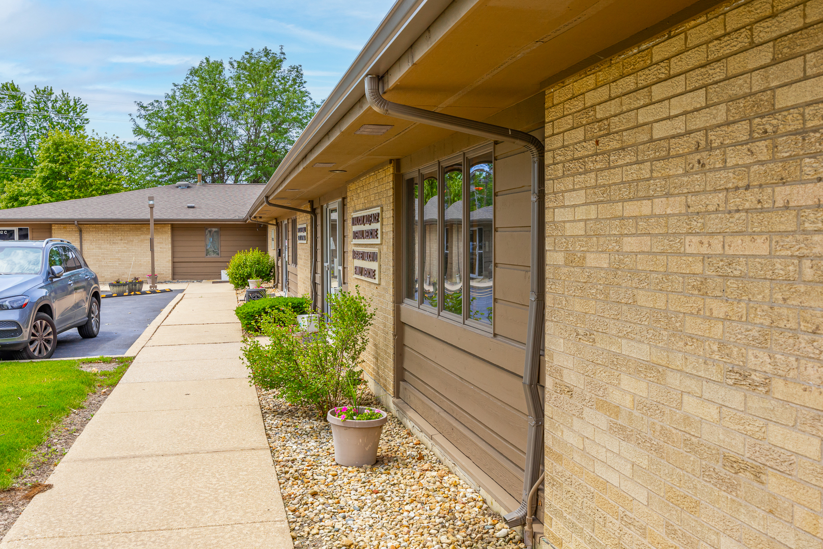 402 W Boughton Road
