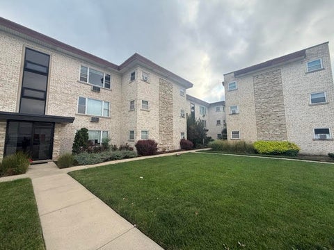 Photo of 5779 N Northwest Highway #103, Chicago, IL 60631 (MLS # 12752077)