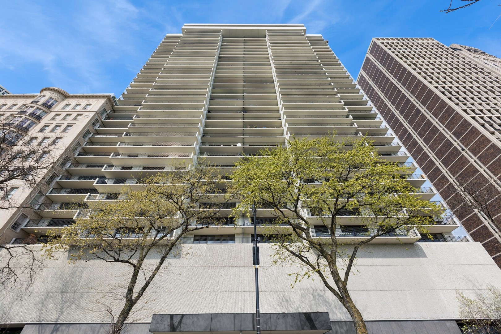 1212 N Lake Shore Drive 16BS