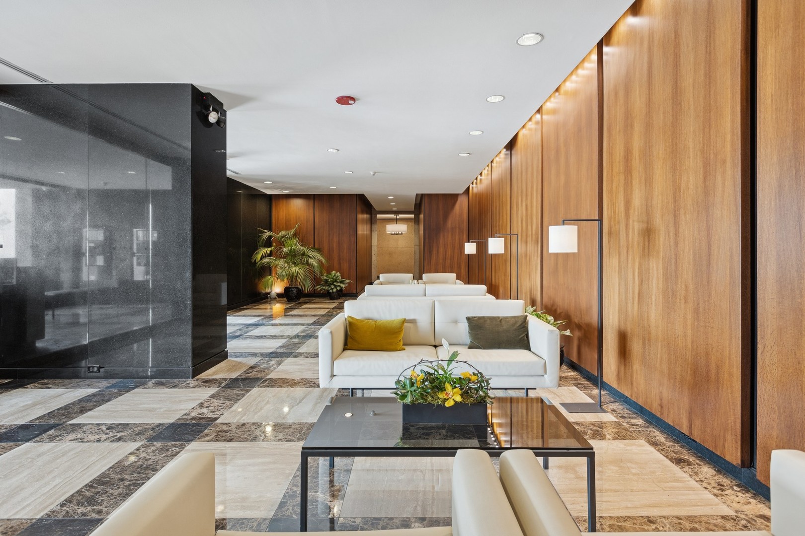 1212 N Lake Shore Drive 16BS