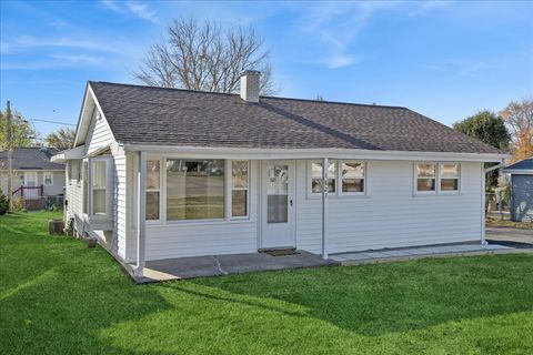 821 Oakwood Drive Round Lake Beach IL 60073