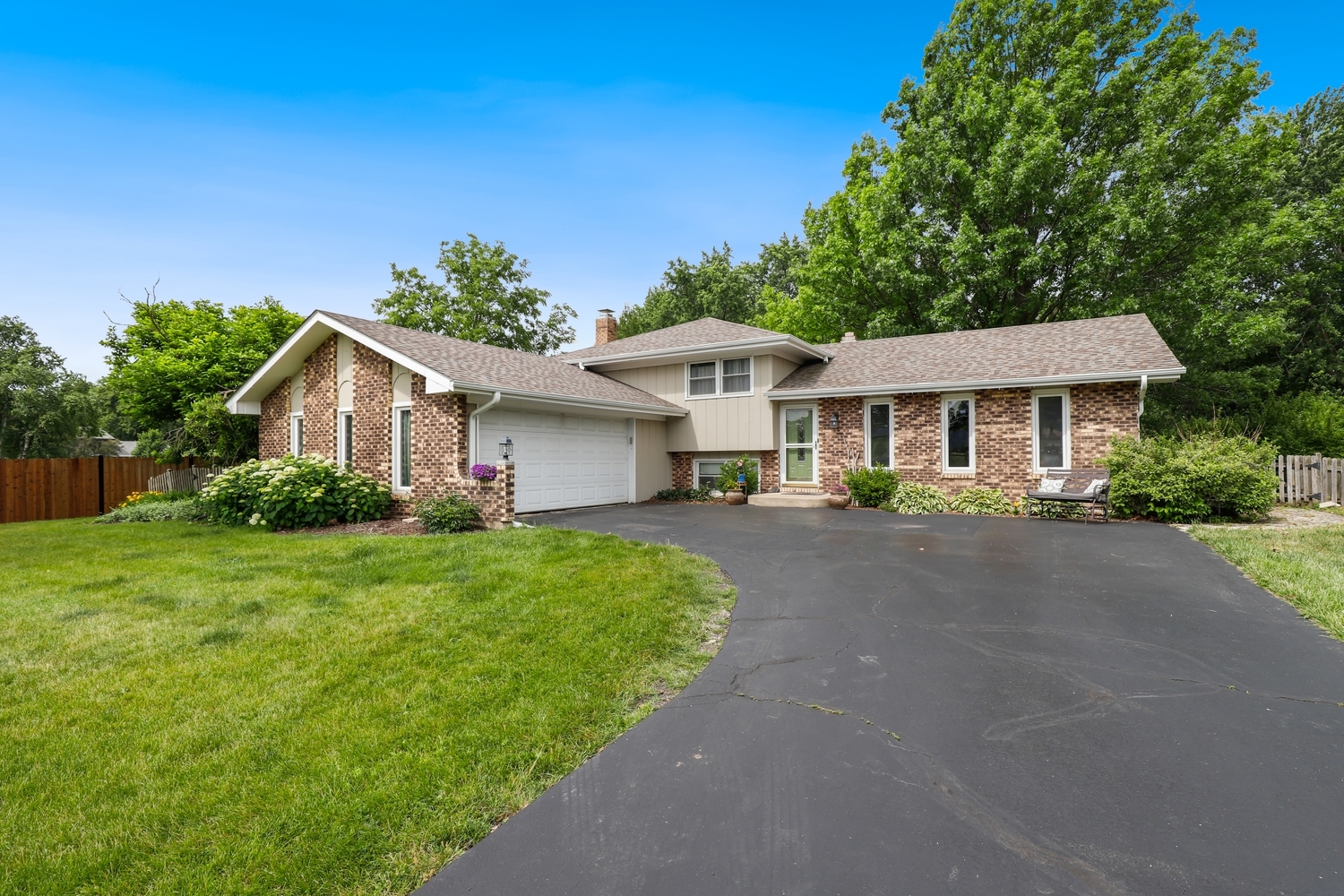 11S560 Whittington Lane