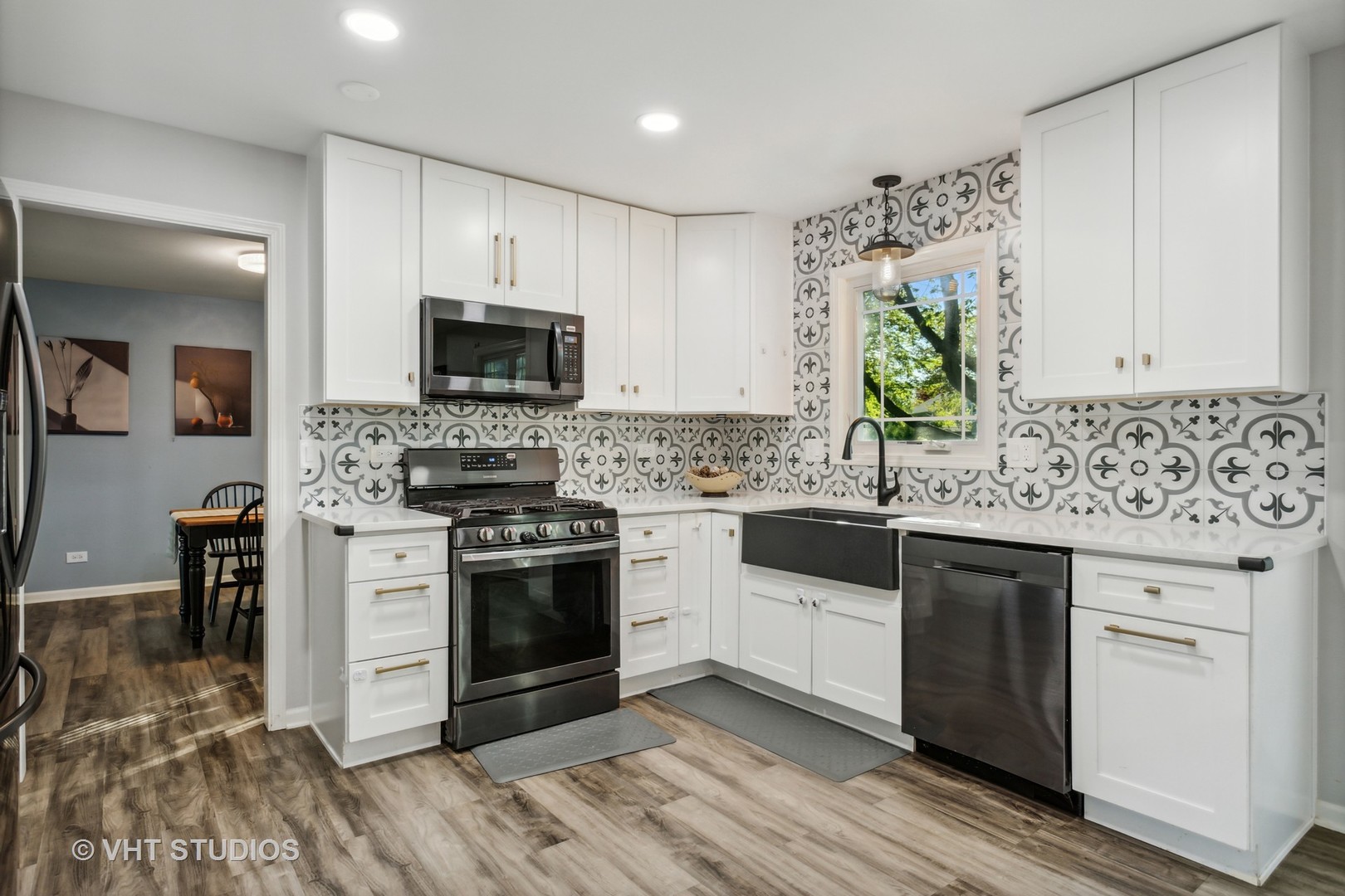 921 Creekside Circle