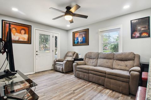 Tiny photo for 806 Spencer Street, Joliet, IL 60433 (MLS # 12491602)
