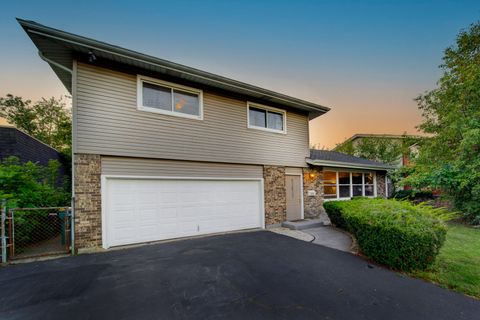 Tiny photo for 1324 S Main Street, Lombard, IL 60148 (MLS # 12484857)