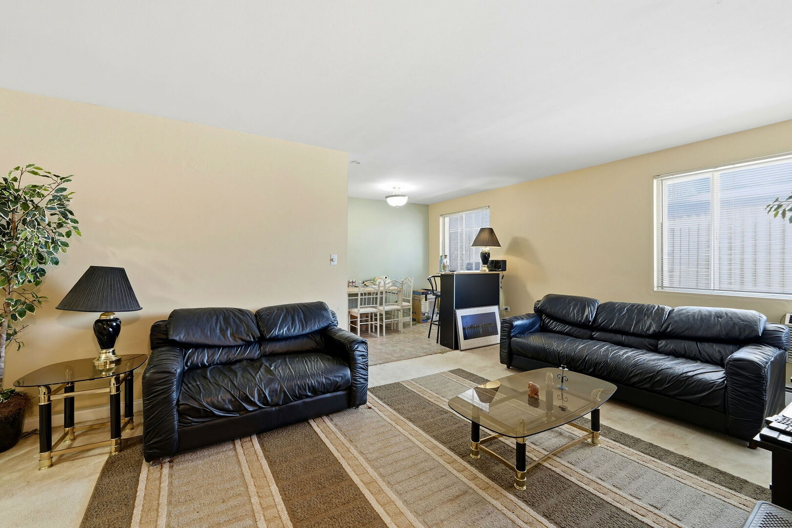 1609 Howard Street 2