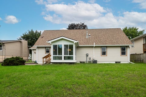 Tiny photo for 2511 W 60th Street, Davenport, IA 52806 (MLS # 12765106)