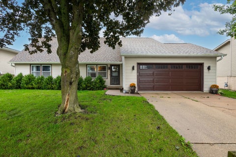 Photo of 2511 W 60th Street, Davenport, IA 52806 (MLS # 12765106)
