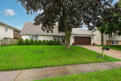 Tiny photo for 2511 W 60th Street, Davenport, IA 52806 (MLS # 12765106)