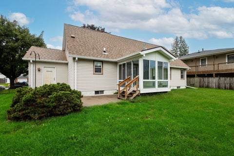 Tiny photo for 2511 W 60th Street, Davenport, IA 52806 (MLS # 12765106)