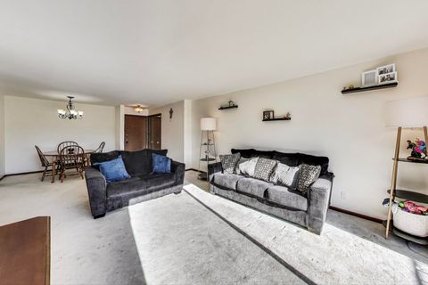 Tiny photo for 5840 W 104th Street #209, Oak Lawn, IL 60453 (MLS # 12515544)