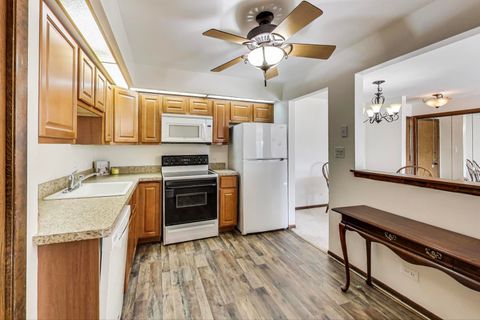 Tiny photo for 5840 W 104th Street #209, Oak Lawn, IL 60453 (MLS # 12515544)