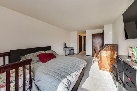 Tiny photo for 5840 W 104th Street #209, Oak Lawn, IL 60453 (MLS # 12515544)