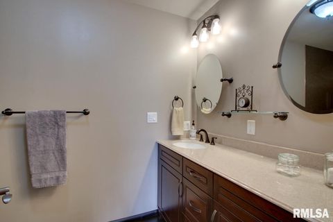 Tiny photo for 5585 Wood Crest Drive, Quincy, IL 62305 (MLS # QC4269338)