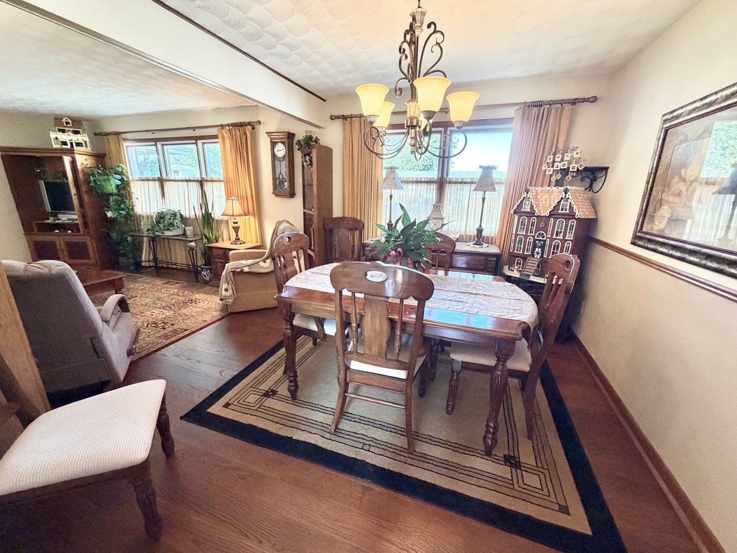 411 SUNSET Drive