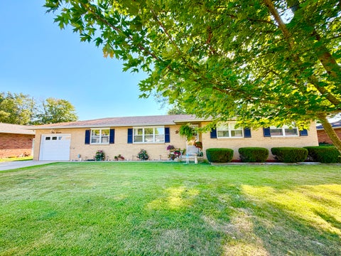 Photo of 411 SUNSET Drive, Centralia, IL 62801 (MLS # 12746923)