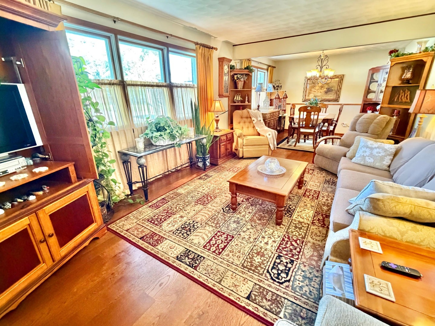 411 SUNSET Drive