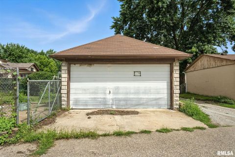 Tiny photo for 815 S DITTMER Street, Davenport, IA 52802 (MLS # QC4269810)