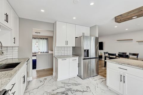 Tiny photo for 4721 Huntington Boulevard, Hoffman Estates, IL 60192 (MLS # 12631732)