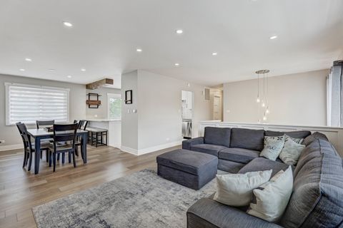 Tiny photo for 4721 Huntington Boulevard, Hoffman Estates, IL 60192 (MLS # 12631732)